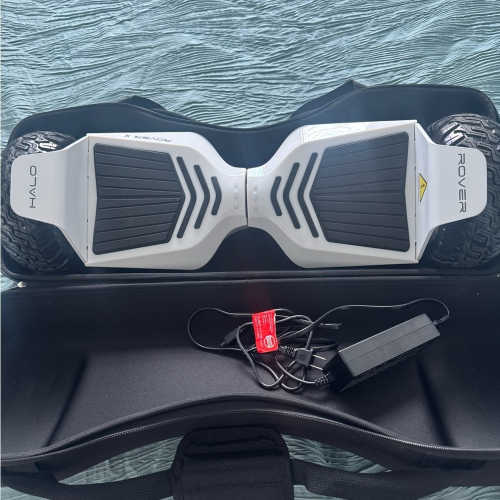 Halo VR White and Black Headset